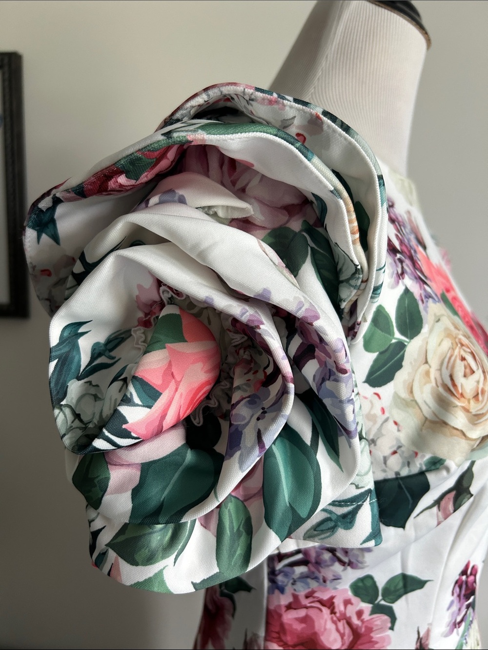 Floral Puff-Sleeve Sheath Dress in White green coral cream Pink